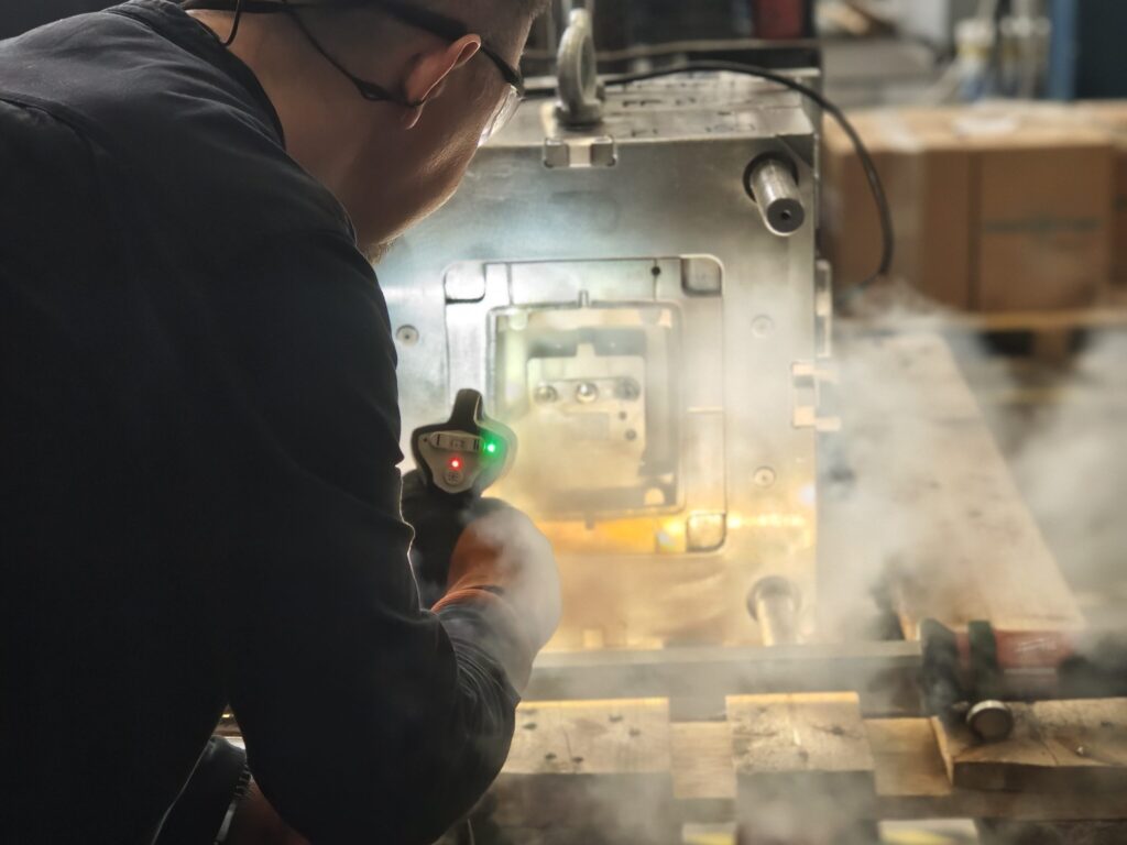 Czyszczenie-suchym-lodem-Wroclaw-czyszczenie-matrycy